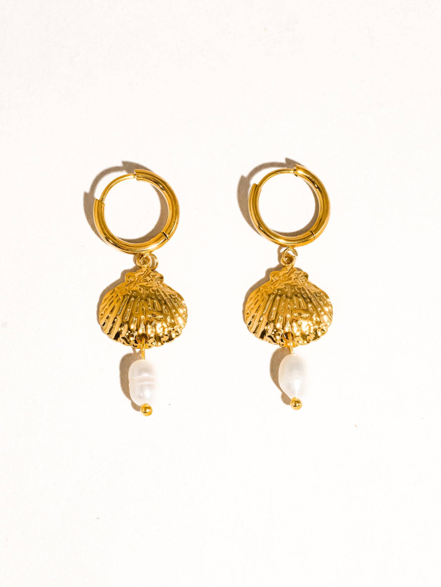 Audace 18K Gold Non-Tarnish Seashell Pearl Drop Earring